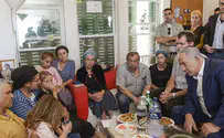 Amos Ben Gershom/GPO Watch: Netanyahu visits bedroom where 13-year-old murdered