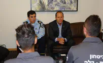 ראש העיר העניק שי הוקרה למאבטחים