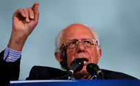 Sanders blasts 'demogogue' Trump, urges vote for Clinton