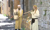 לתקוע מקלות בכדים     