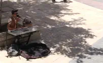כשחנן בן ארי התחפש לנגן רחוב