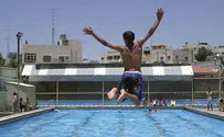 הפרס למתחסנים: כרטיס זוגי לבריכה