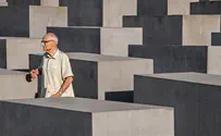 אנדרטת השואה - מול החלון