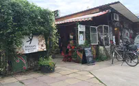 Israeli and Palestinian duo owns Berlin's hippest hummus joint