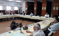 ישי ריבו שר את לחנו של הרב הנזיר
