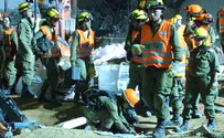 צילום: פלאש 90 500 קצינים וחיילים פועלים באתר ההרס