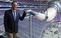 Minnesota Vikings owner thinks big with Holocaust philanthropy