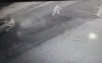 צפו: פעוט חצה את הכביש ונפגע מרכב