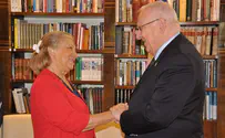 Rivlin meets daughter of Mayor who saved Jews in the Holocaust