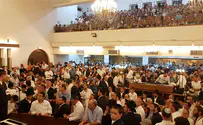 Jerusalem municipality bills female cantor at selichot service