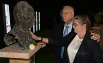 Rivlin returns to Israel ahead of Peres funeral