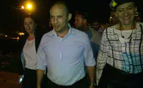 מחיאות כפיים, לא שריקות בוז