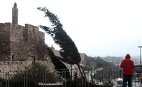 Strong winds and rain, 4 soldiers hit by flying tent