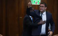 צפו: אחמד טיבי הוציא את חזן מהמליאה
