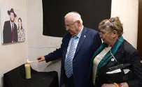 President Rivlin visits scene of terror at Mumbai Chabad House