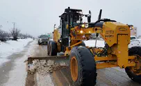עשרות כלים הנדסיים מפלסים שלג בצפון