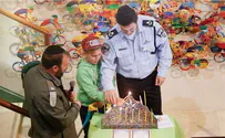 השוטרים הדליקו נרות עם 'זכרון מנחם'