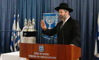 Hezki Ezra Foreign Ministry welcomes Torah scroll from Bucharest