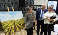 התערוכה המוחרמת הגיעה לבית הנשיא