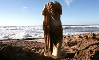 Watch: Art sculptures that stretch? 