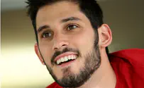 Casspi waived by New Orleans after breaking thumb