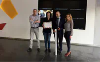 השר בנט מתחבר לשורשים