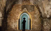 Circulating the Web: Mordecai and Esther's gravesite 