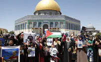 FLASH90 Turkish citizens protest on Temple Mount