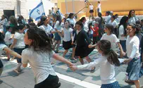 ילדי "ראשית" בריקוד-דגלים מרגש