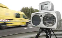 מי מציב מצלמות מאחורי תמרורים?