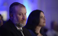 מי שולט על מי?               
