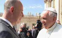 הנגבי נפגש עם האפיפיור