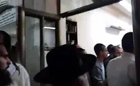 group of protesting extremists Watch: Haredi soldiers attacked at synagogue