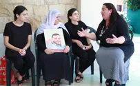 האם השכולה ניחמה את האם השכולה