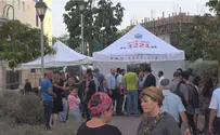 Он увидел, как зарезали его тетушку, и услышал крики отца