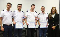 "עזוב אותי עכשיו, בוא נטפל בשוטר"