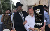 הכנסת ספר תורה מהולה בעצב
