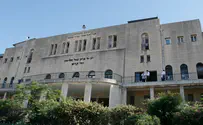משיכה בזקן של הרב - בישיבת פוניבז׳