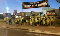 'Netanyahu, don't forget us!'
