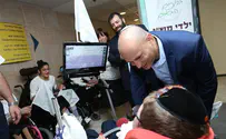 צילום: שלומי כהן תקשר עם בנט באמצעות אישוני העיניים