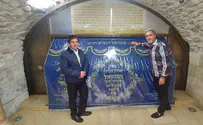 קובי פרץ בסליחות בקבר שמואל הנביא