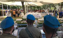 בכית על התורה שאתה מפסיד בשל שירותך