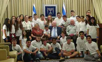 בני ובנות המצווה חוגגים עם הנשיא