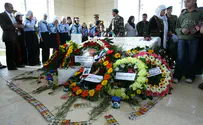 A picture gallery of visitors to Arafat's grave?
