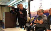 מהומה בכנס העיתונאים 