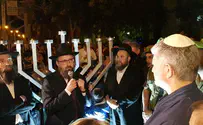 האור מנצח: נר חנוכה בזירת הפיגוע