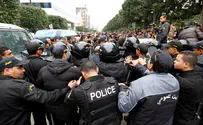 200 arrested, dozens hurt in fresh Tunisia unrest