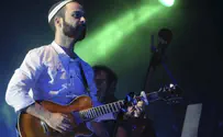 Watch: Amir Benayoun & daughter sing alongside terror victims 