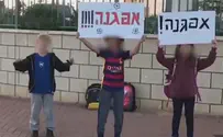 צפו: "מחאת" הילדים נגד שר האוצר