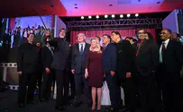 Netanyahu invites Bollywood stars for a selfie
